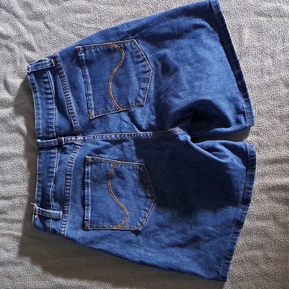 Lee Curvy Fit Modern Series Blue Denim Shorts - Lightly Used - Picture 2 of 4